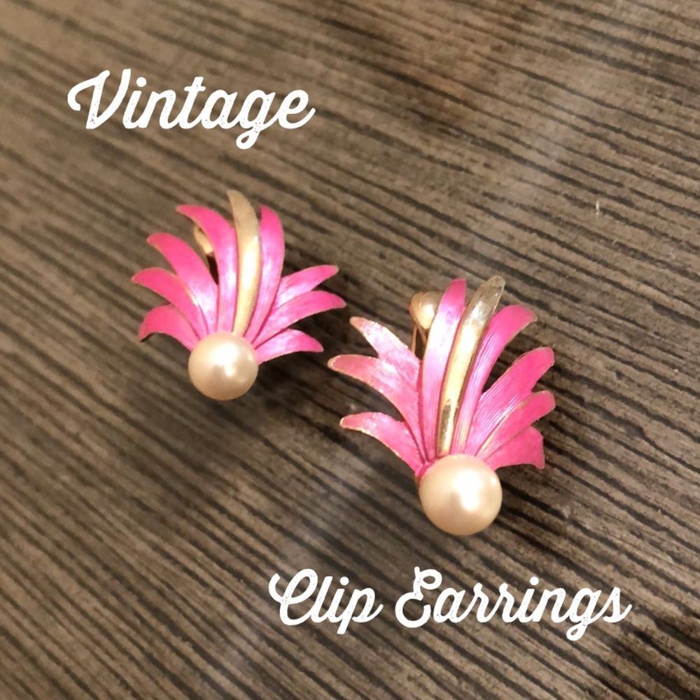 Vintage Pink, Gold & Faux Pearl Clip Earrings